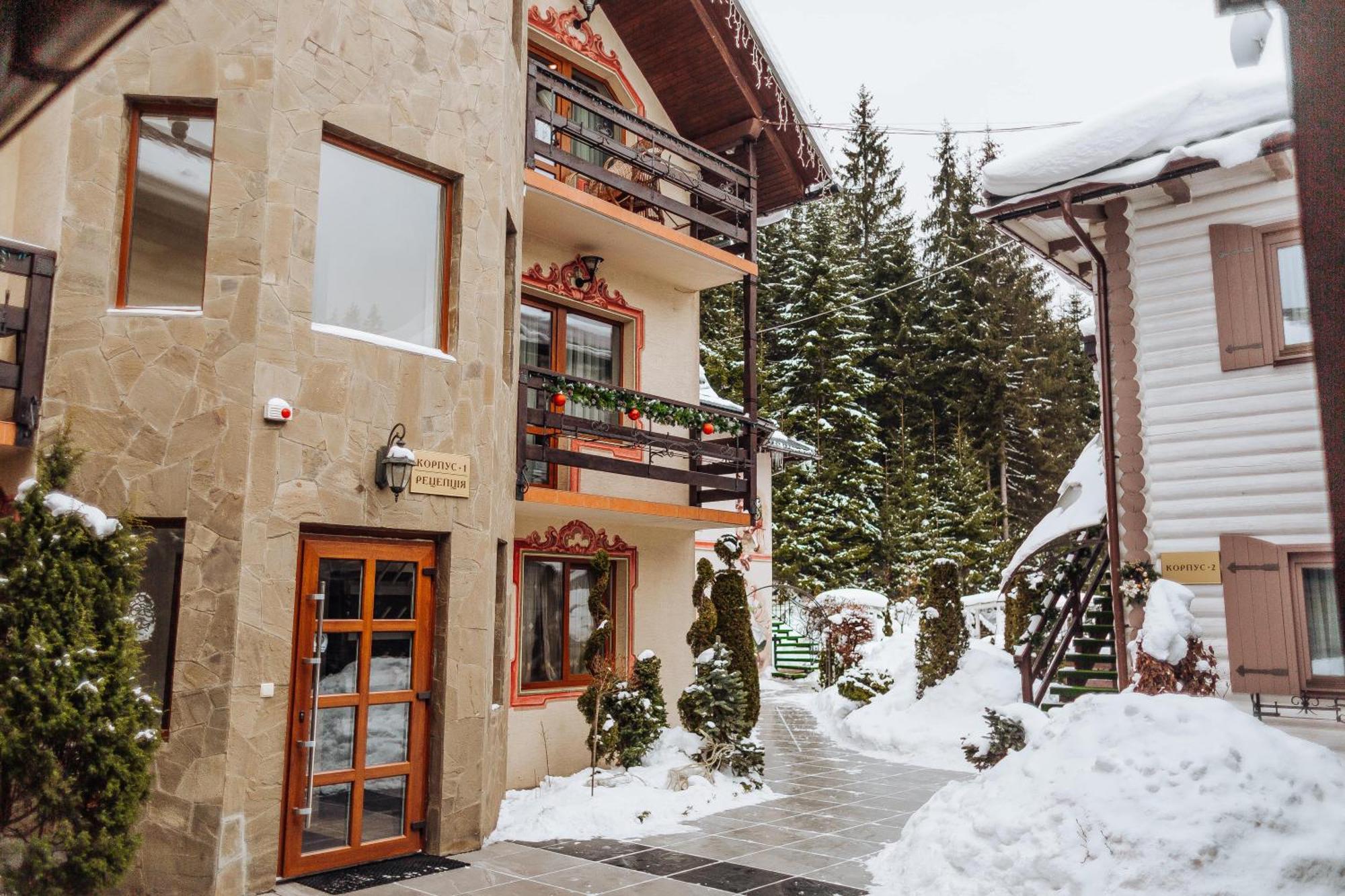 Hotel Vedmezhyi Dvir Bukovel Exterior photo