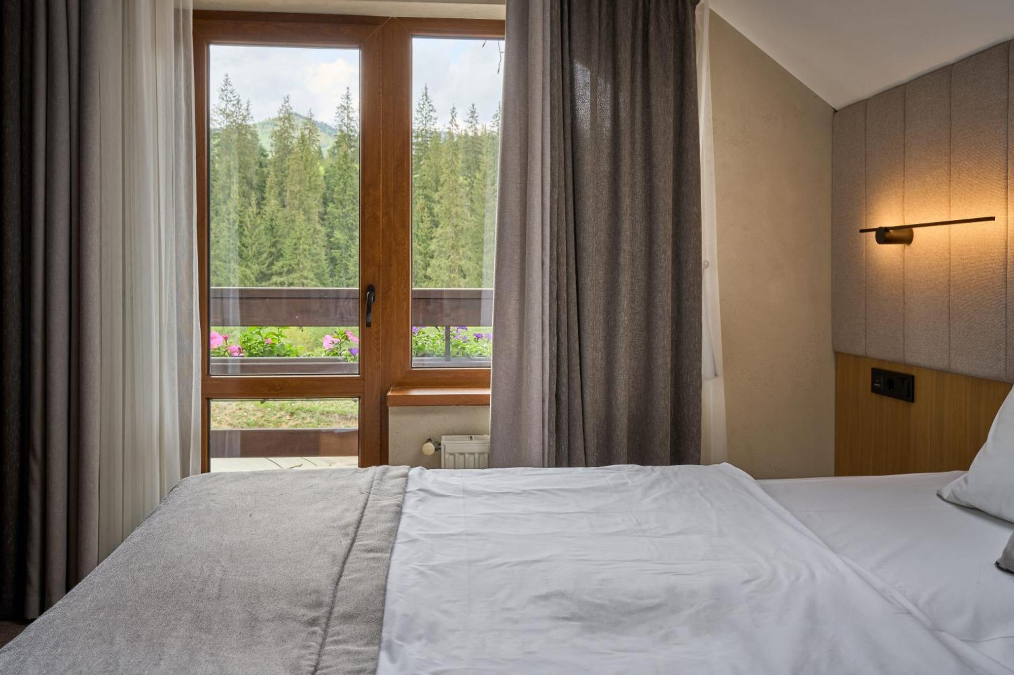 Hotel Vedmezhyi Dvir Bukovel Exterior photo